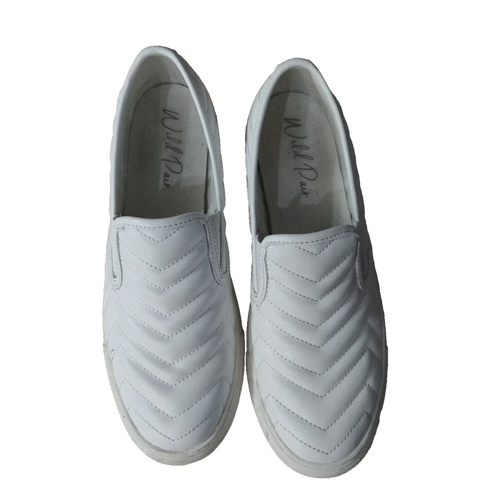 WILD PAIR Womens White Milann Toe Platform Slip On Athletic‎ Sneakers 9.5